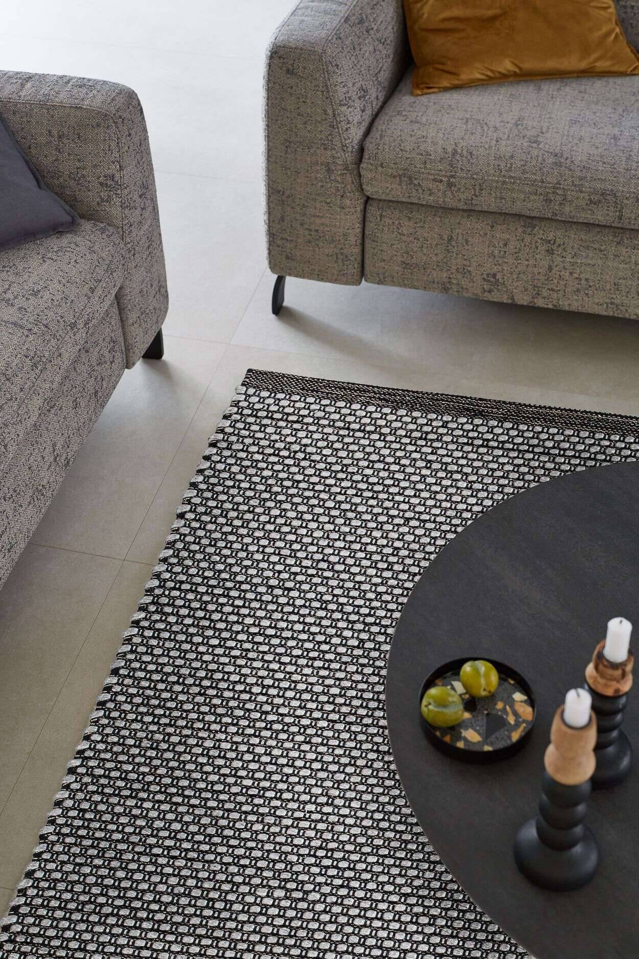 6018_191_040_Luna_Milieu-_2019_SCHOENER_WOHNEN-Fotostudio_Janne_Peters Handwebteppich Luna 6018-191-040 im Wunschmaß