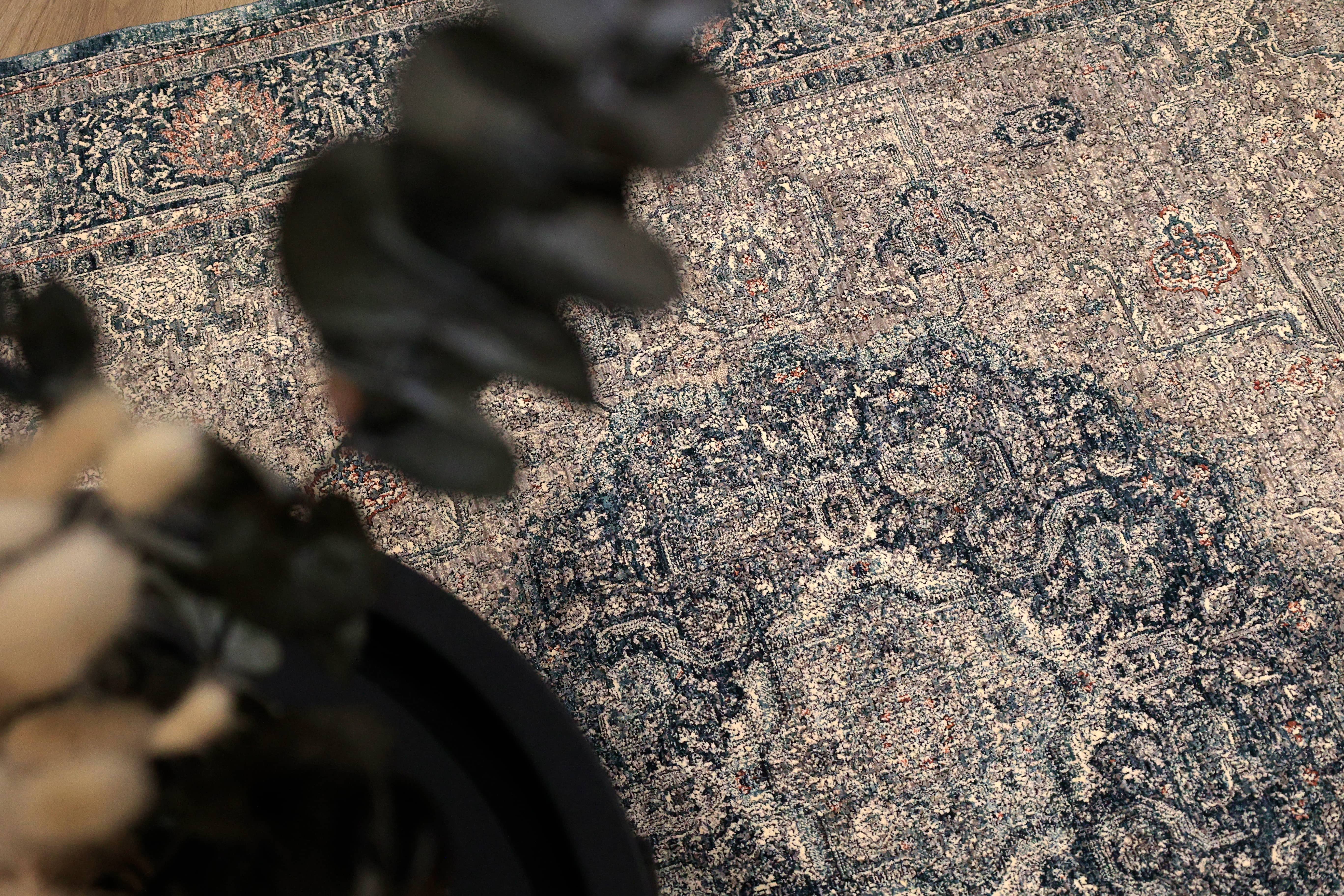 Tropea ca.200x290cm D.243 C.020 Medaillon blau Tropea ca.200x290cm D.243 C.020 Medaillon blau