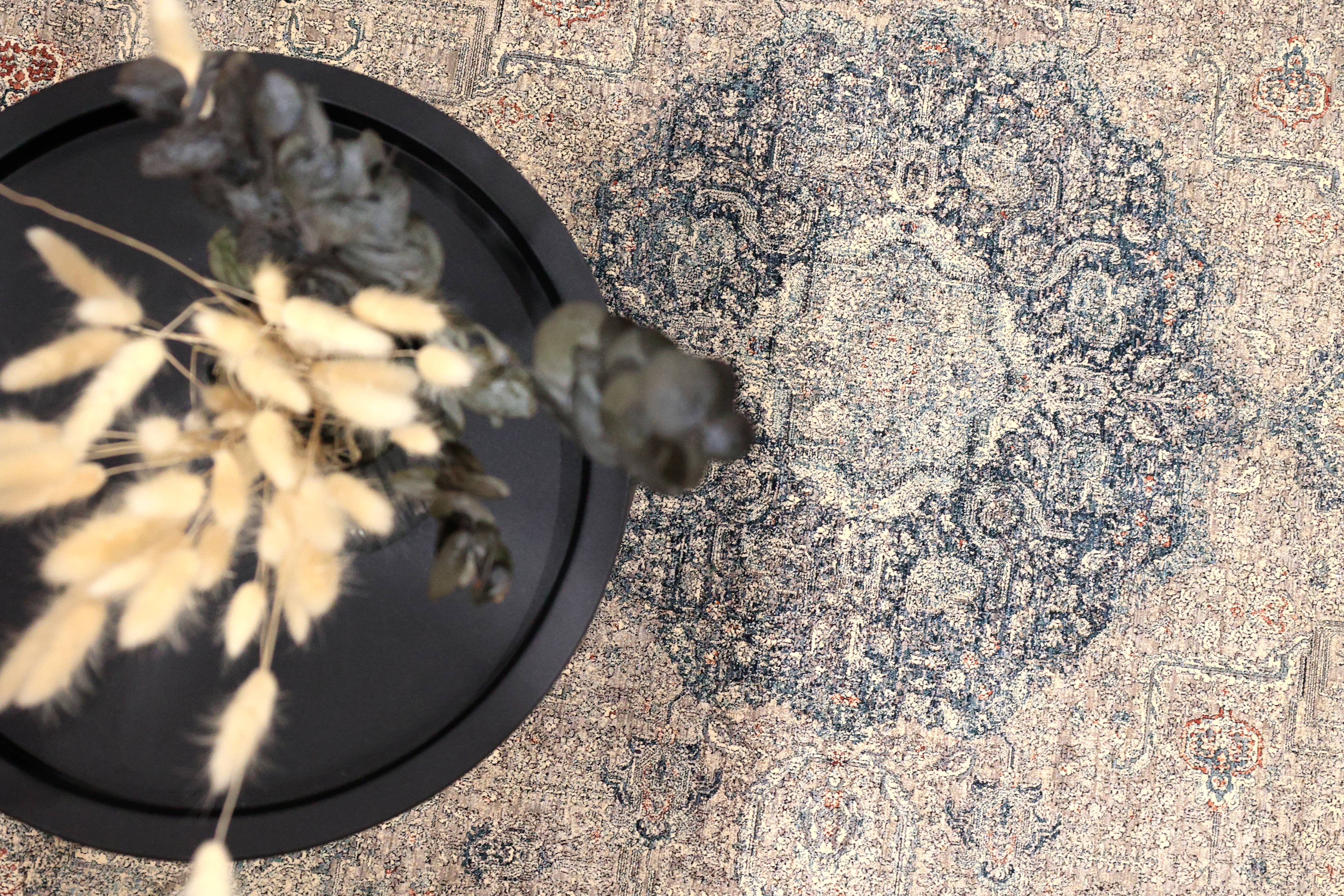 Tropea ca.200x290cm D.243 C.020 Medaillon blau Tropea ca.200x290cm D.243 C.020 Medaillon blau