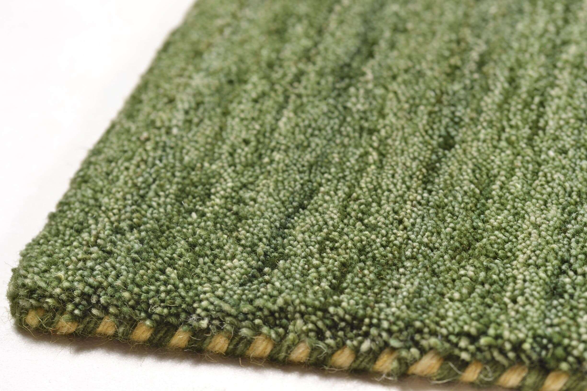 Teppich Haltu Einfarbig reine Wolle grün im Wunschmaß