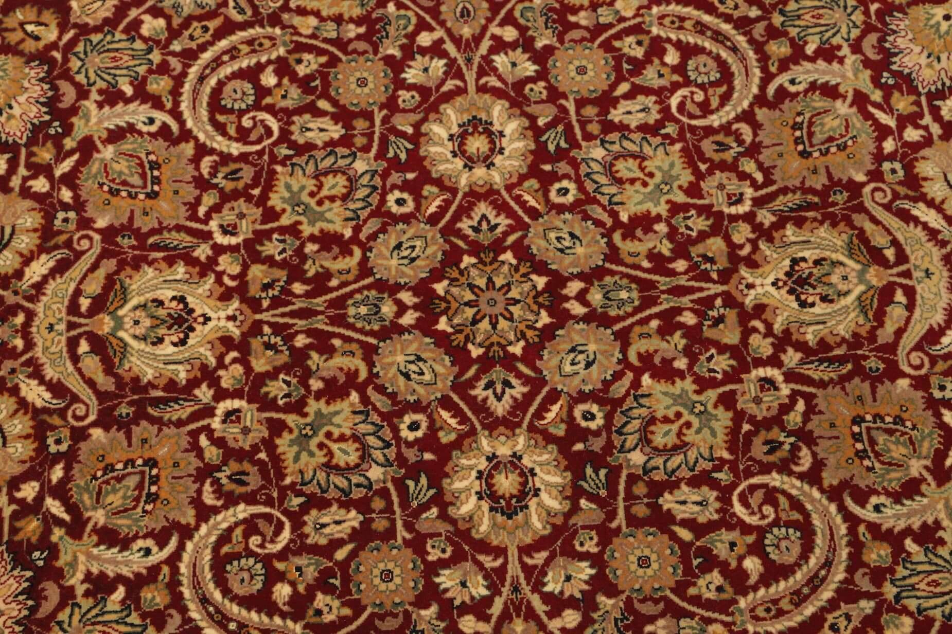 00005RSN265435 Die Teppichfarben werden je nach Blickwinkel unterschiedlich wahrgenommen.