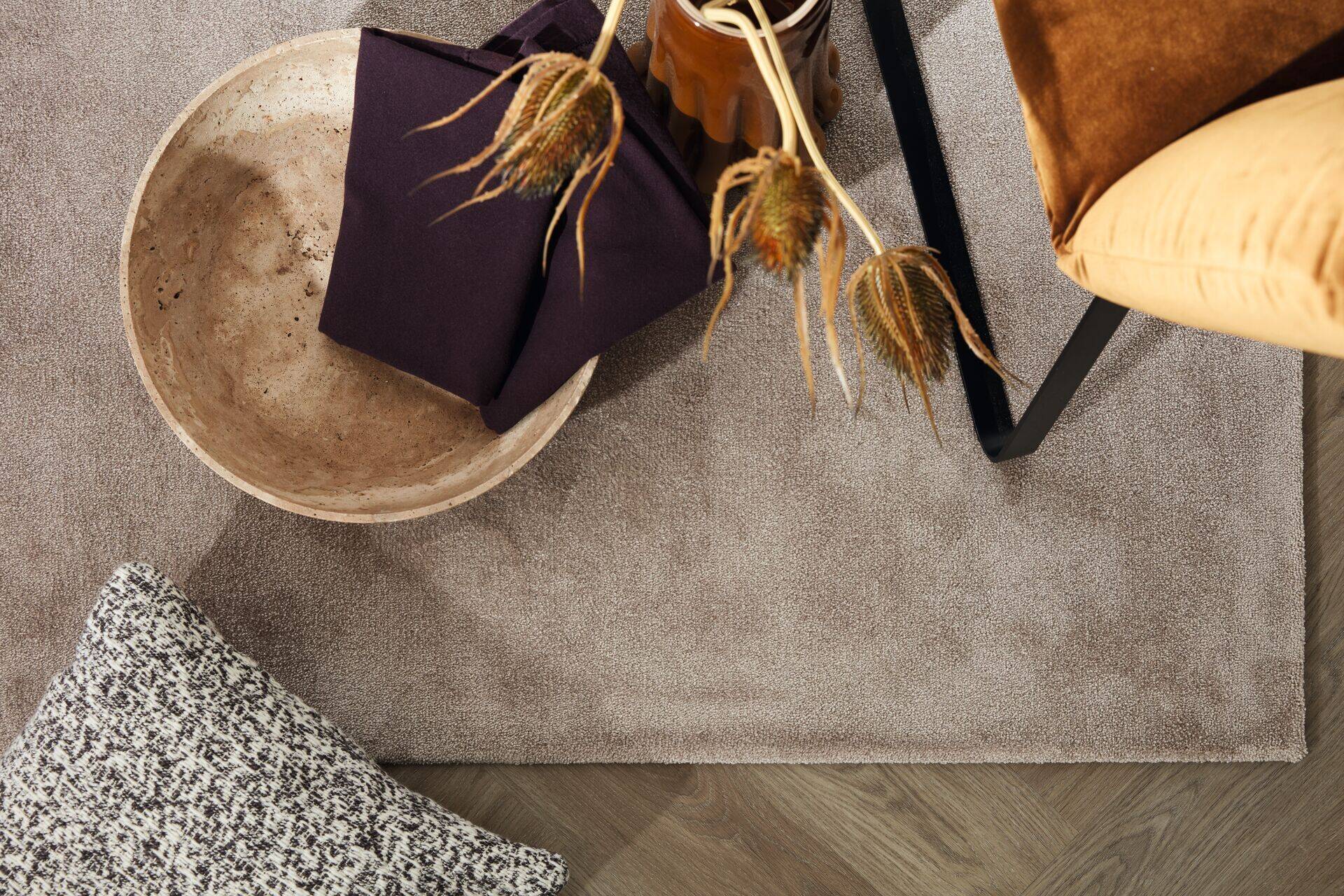 Flacher Wohnteppich mir lebendiger Changierung