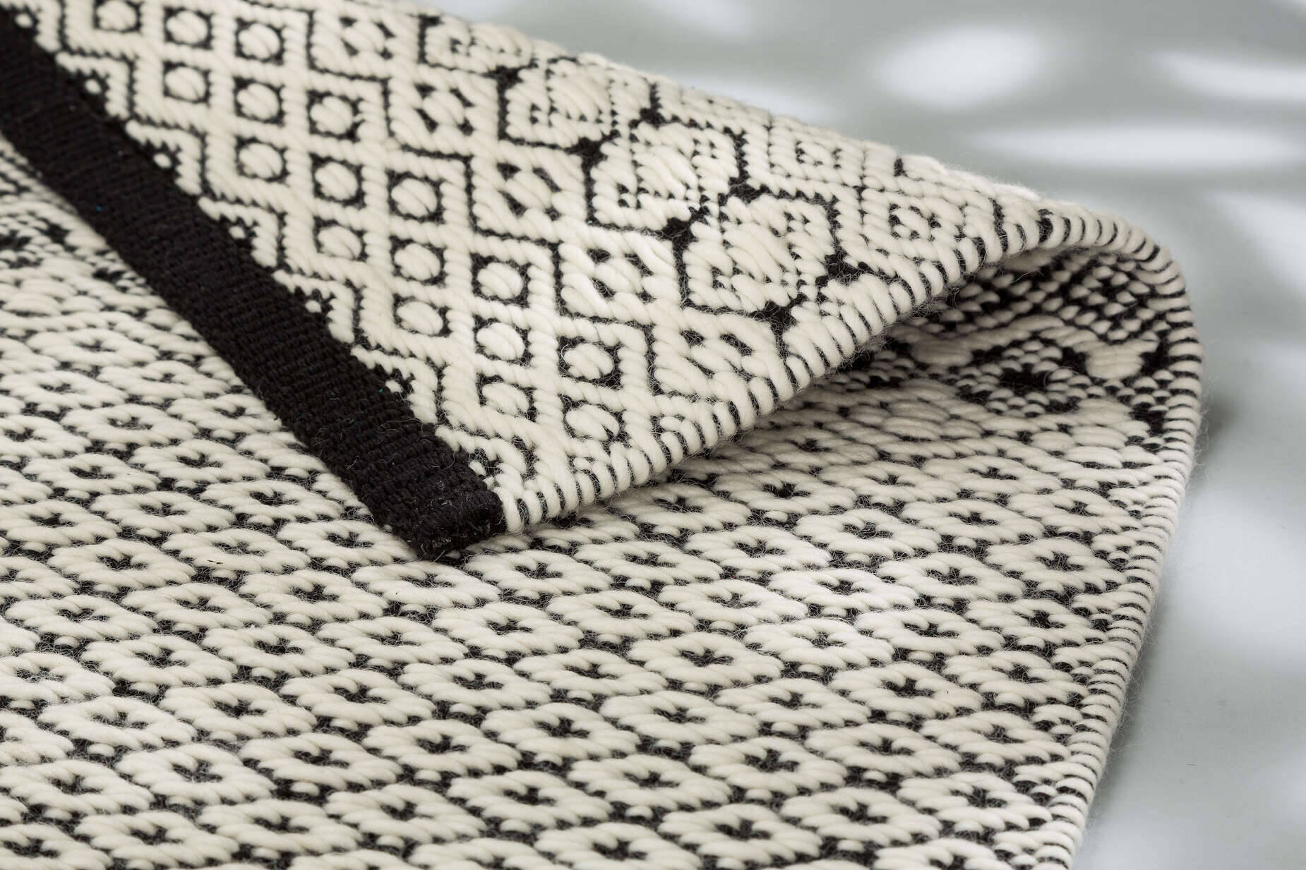 W6431_201_044_Claudia_Detail Morrelino 6431-201 Handgewebt aus Wolle und Baumwolle