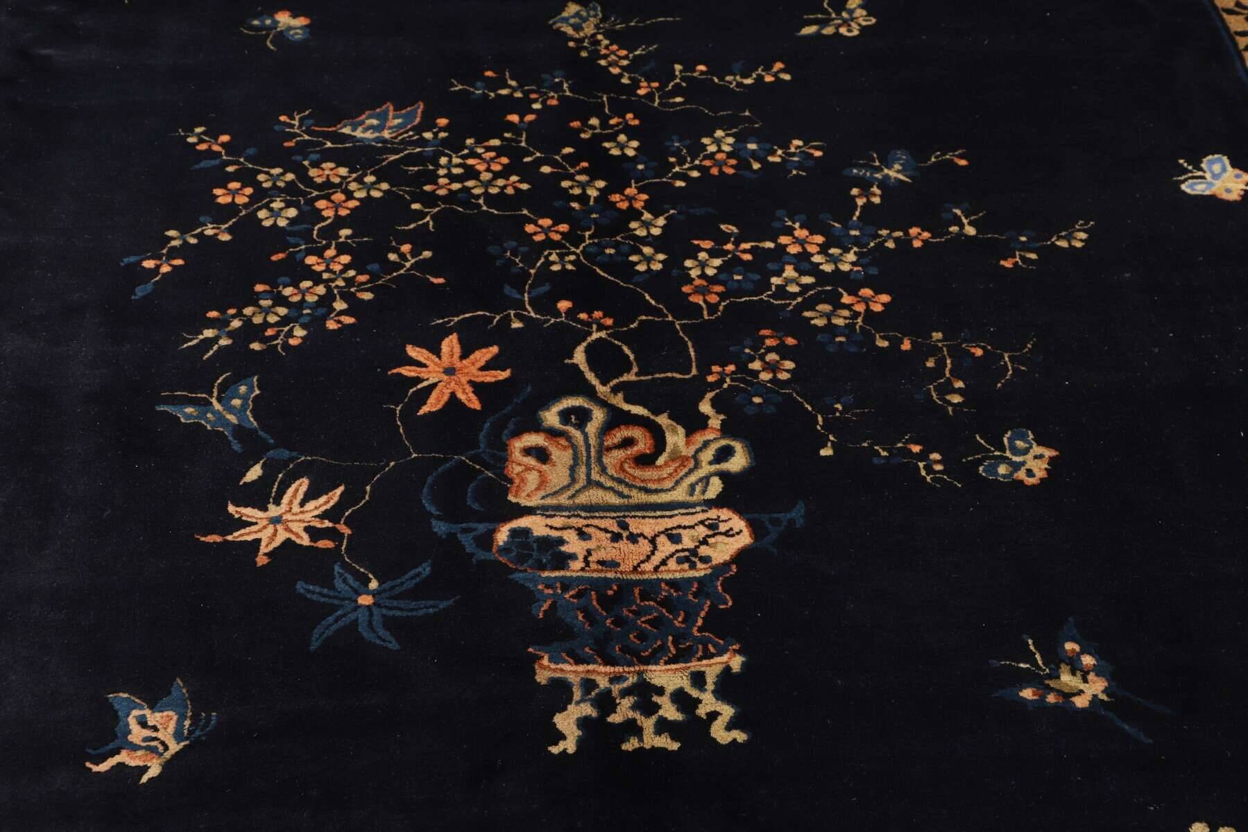 00007RSN246157 Die Farben des Teppichs variieren je nach Blickwinkel.